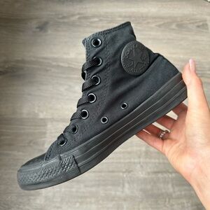 Men’s 4/Women’s 6- all Black converse high top sneakers